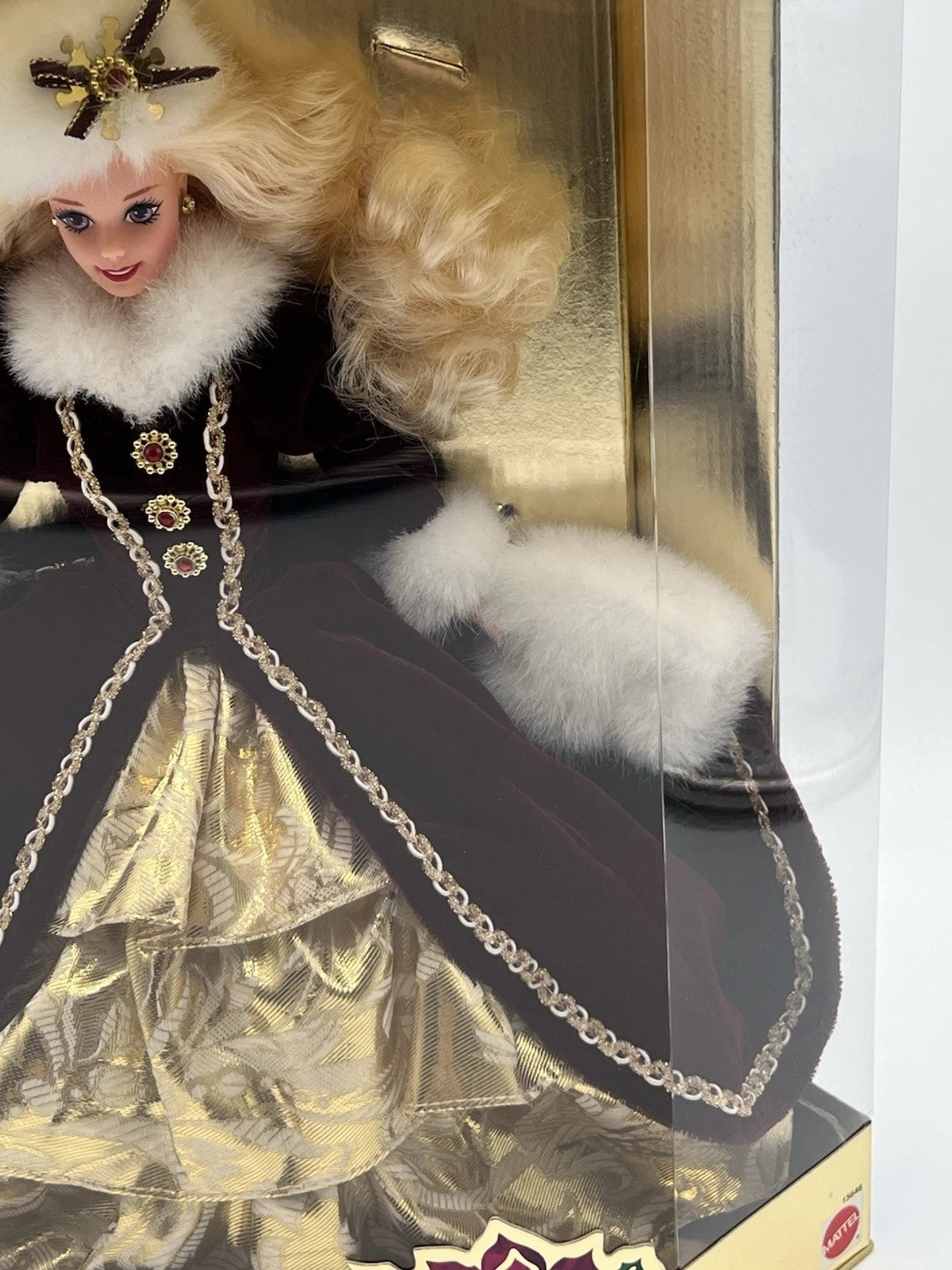 1996 Mattel Happy Holidays Barbie Doll #15646 Purple Eyes Variant NRFB