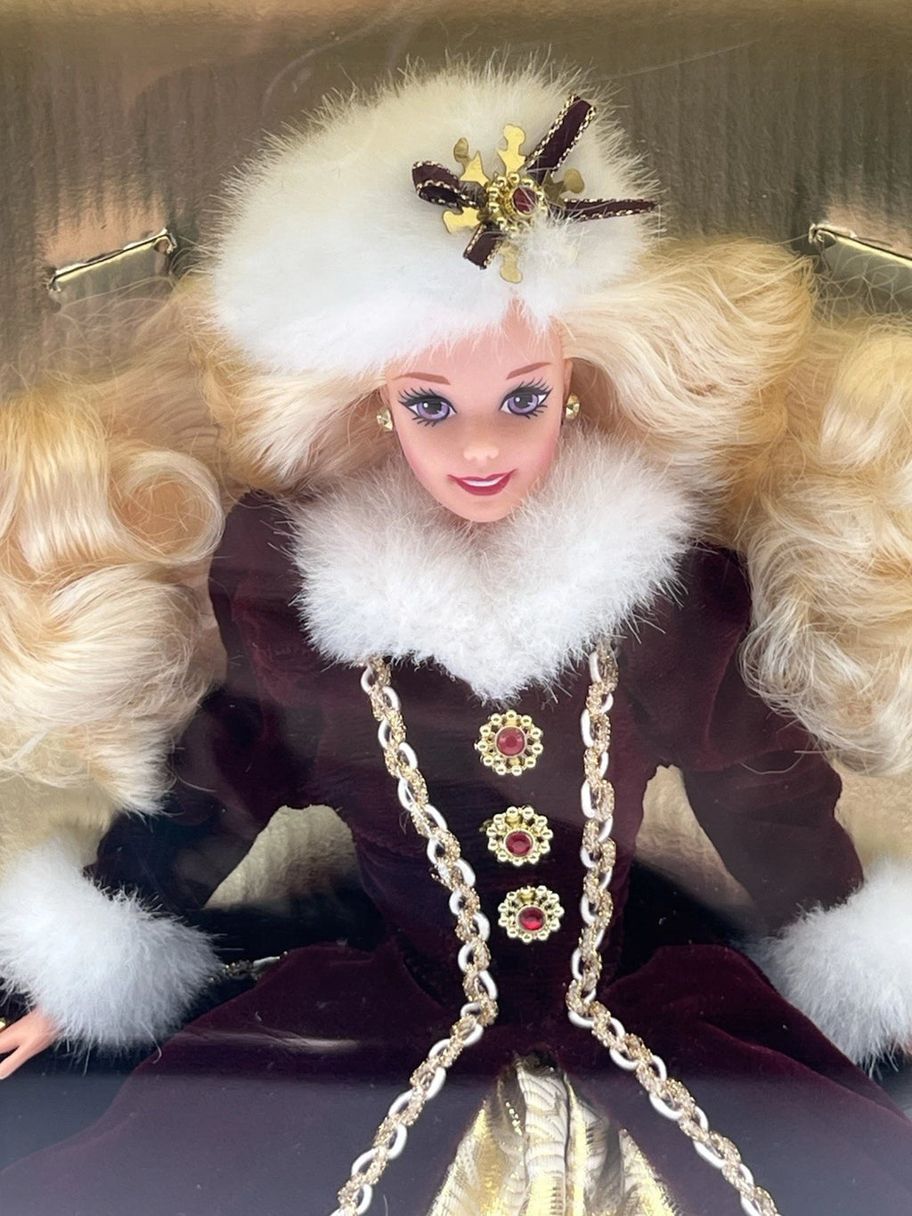 1996 Mattel Happy Holidays Barbie Doll #15646 Purple Eyes Variant NRFB