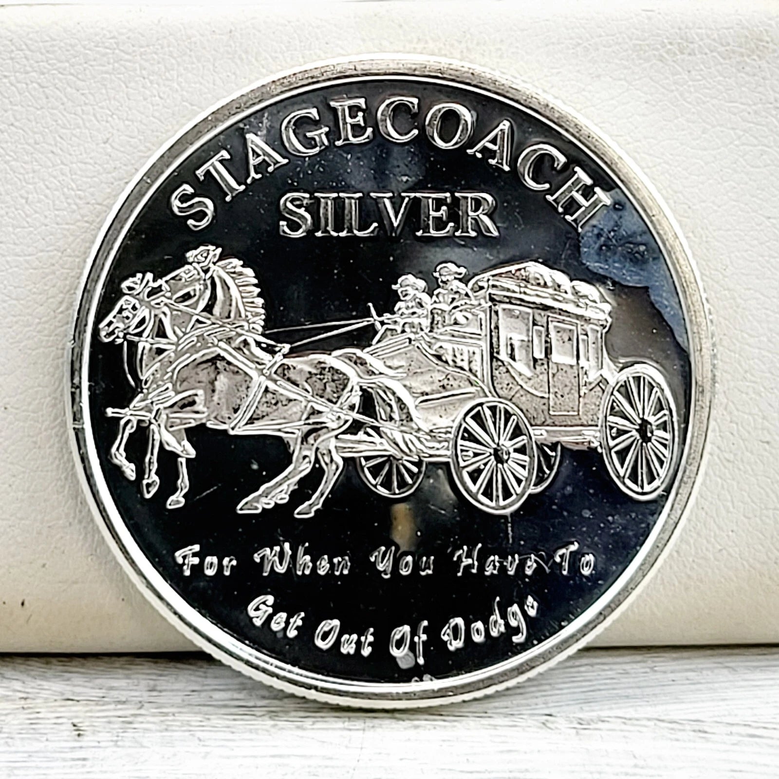 1 oz .999 Fine Silver Divisible Art Round Stagecoach Design