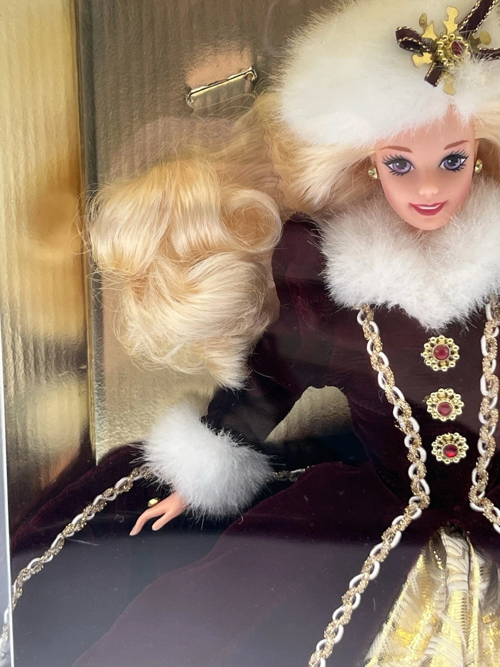 1996 Mattel Happy Holidays Barbie Doll #15646 Purple Eyes Variant NRFB